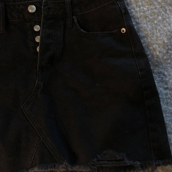 Mini skirts - Picture 3 of 7